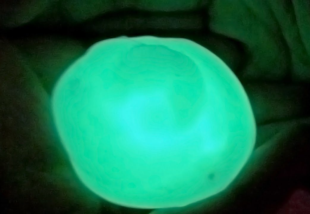 Read more about the article Glow in the dark slime